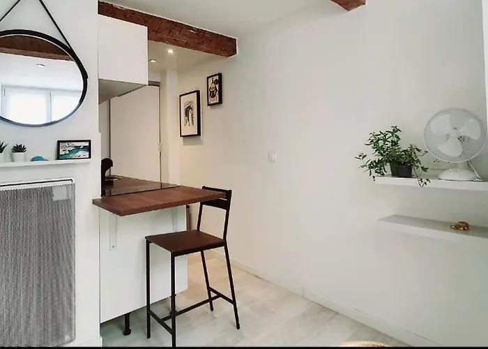 Petit Studio Tres Calme Proche Du Centre